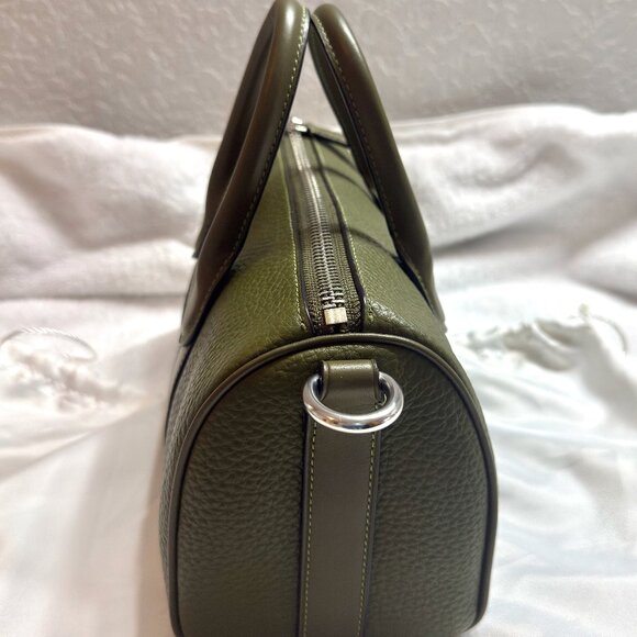 Coach Compass 25 in olive. Like new. Rare color.  No longer available. - Picture 4 of 16
